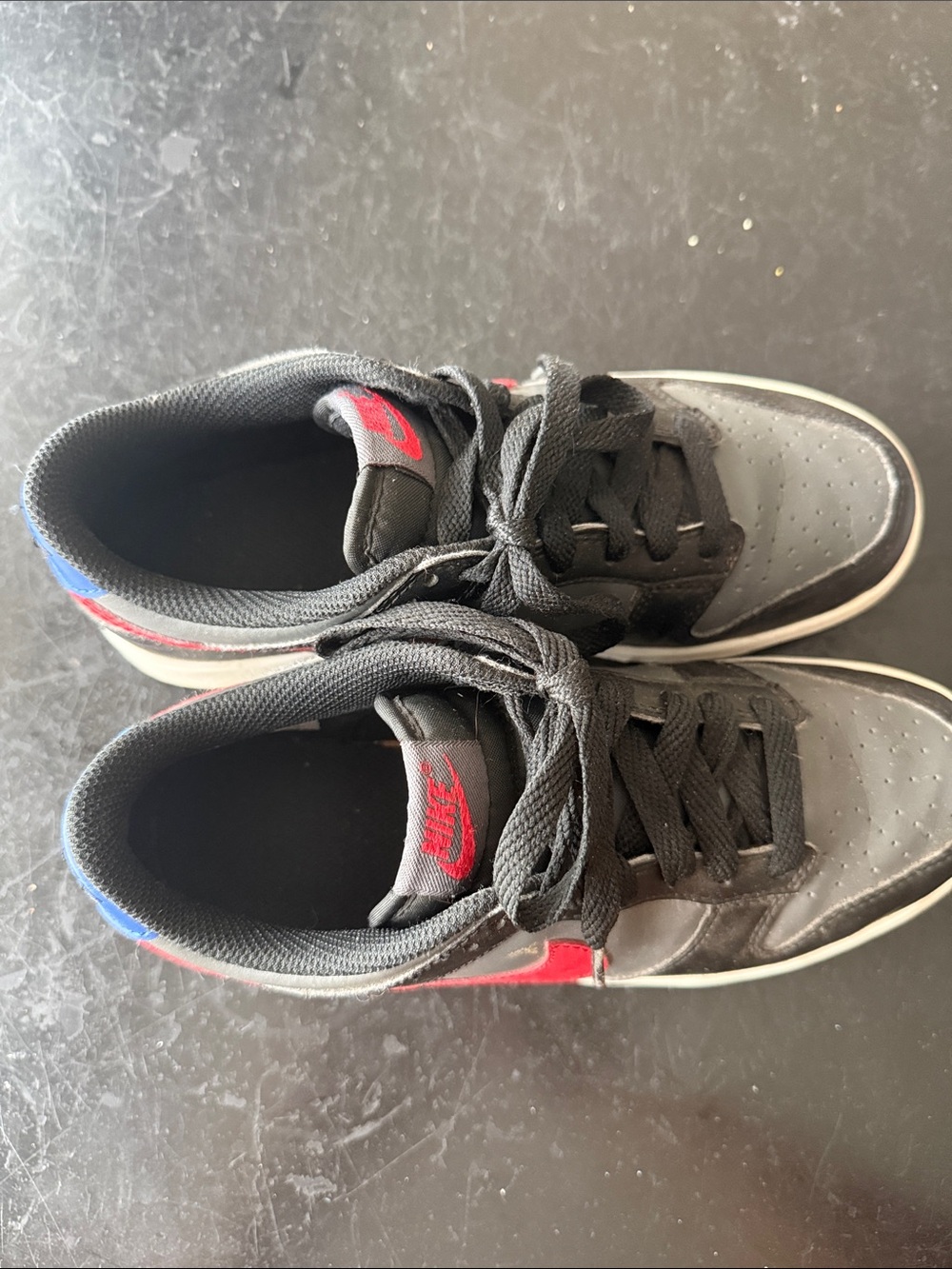 Nike Black, Red & Blue Low-Top Sneakers